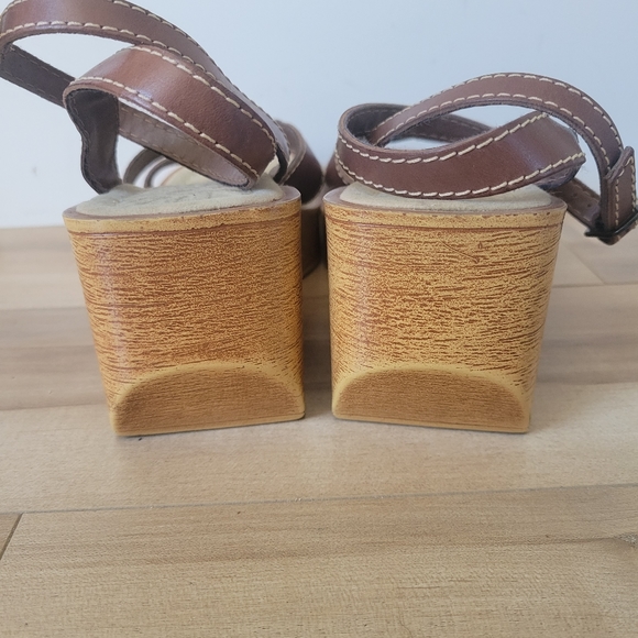 Vintage Square Toe Wood-look Donut Hole Wedge Sandal - Picture 6 of 8
